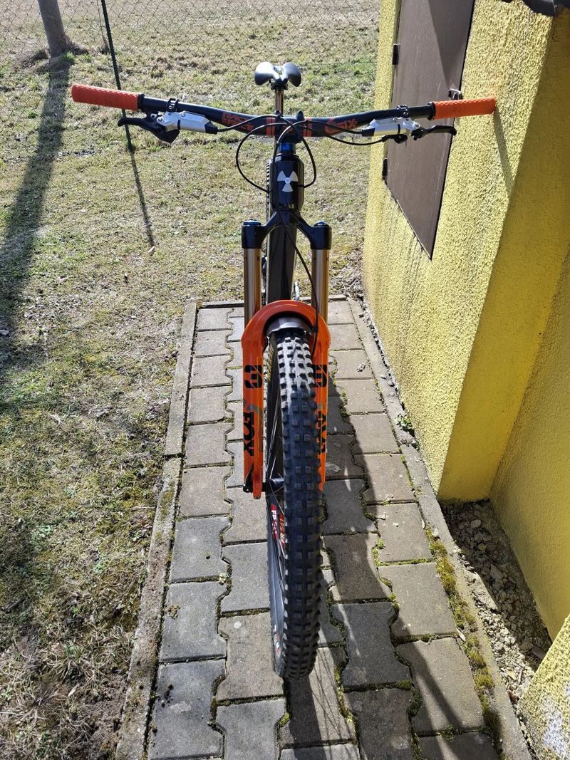 Nukeproof Giga 297 karbon Custom .