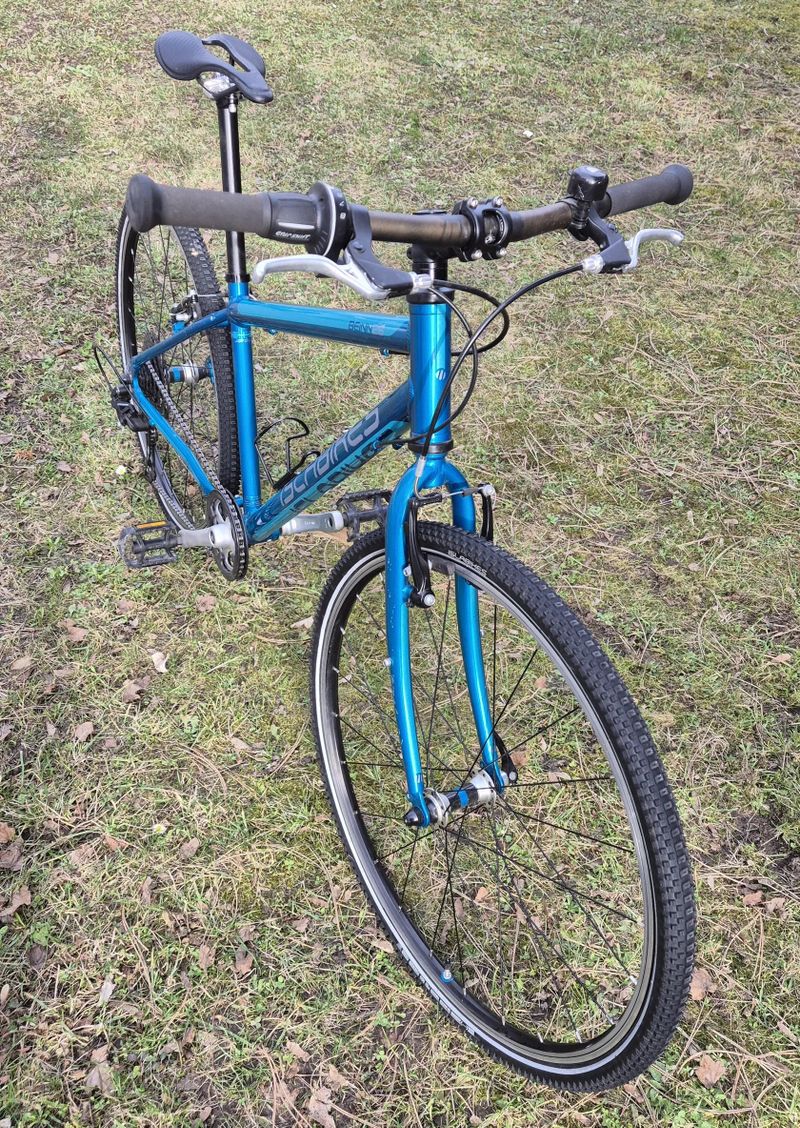 Krásné lehké jednoduché kolo na cyklostezky - Islabikes Beinn 26