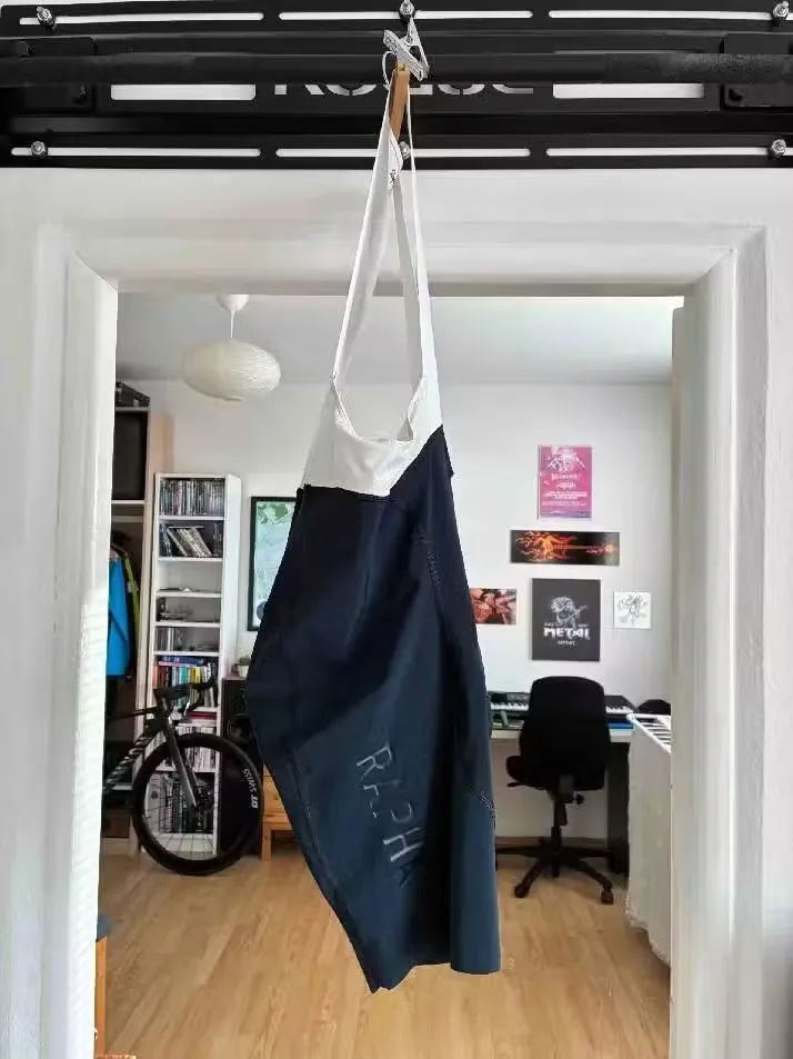 Prodám špičkové zánovní šortky Rapha Men's Pro Team Bib Shorts III - Regular - Carbon / SLEVA 50%