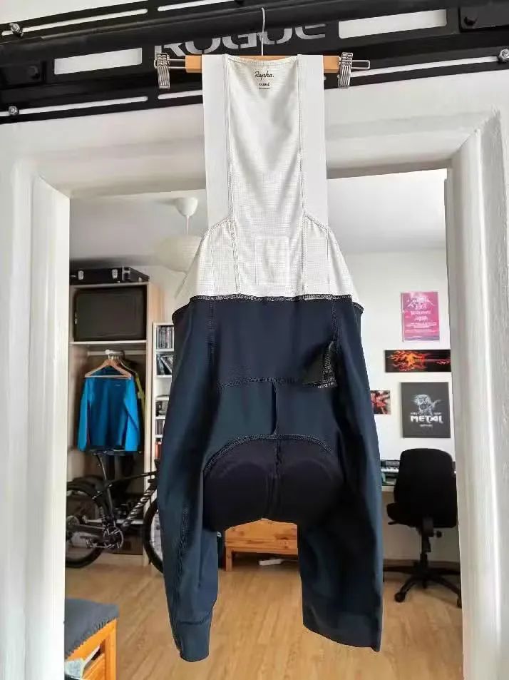 Prodám špičkové zánovní šortky Rapha Men's Pro Team Bib Shorts III - Regular - Carbon / SLEVA 50%