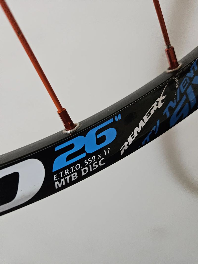 Remerx zapletené přední kolo 26", 559-17, rychoupínák, XT