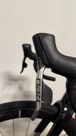 SRAM Red AXS D1 páky + SRAM Force AXS D1 flat mount třmeny