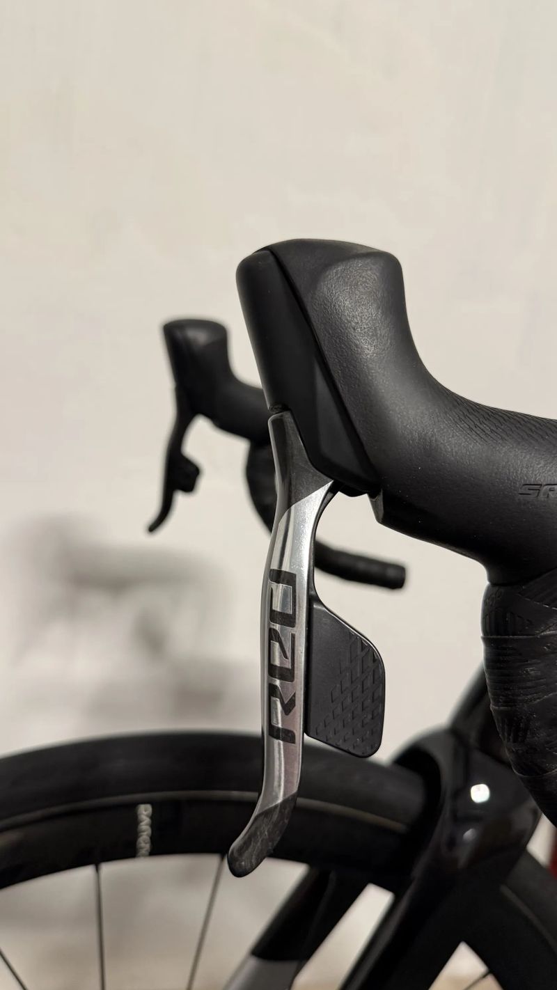 SRAM Red AXS D1 páky + SRAM Force AXS D1 flat mount třmeny