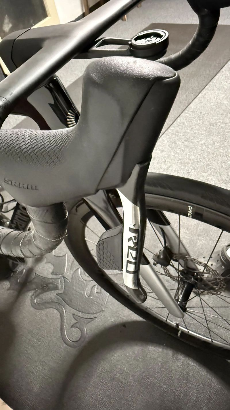 SRAM Red AXS D1 páky + SRAM Force AXS D1 flat mount třmeny