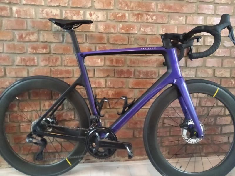 Van Rysel FCR Ultegra Di2 – karbonové aero silniční kolo – vel. XL