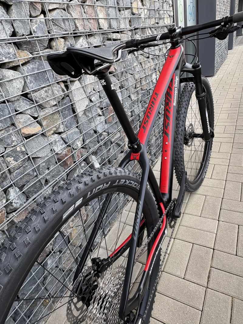 THRUST carbon vel.15"