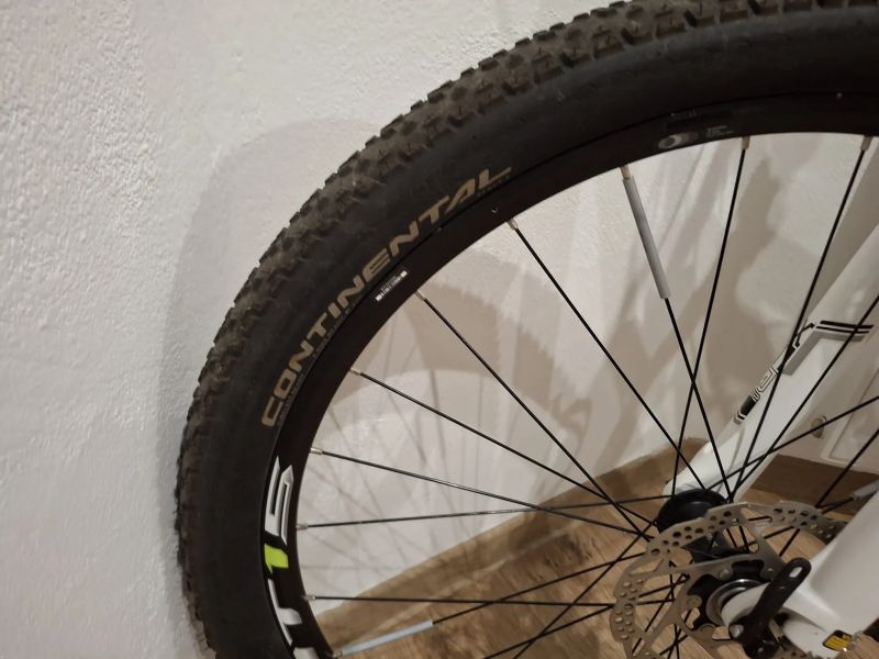 Kolo s rámem Force Bellona velikost 18 27,5 gumy