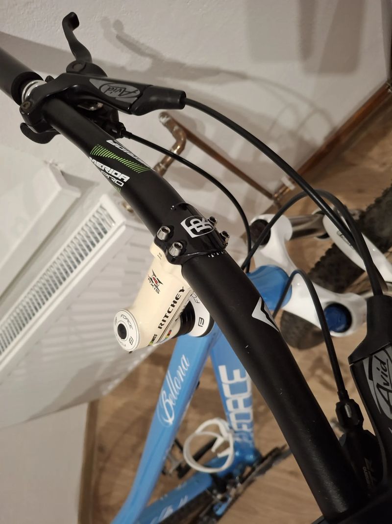 Kolo s rámem Force Bellona velikost 18 27,5 gumy