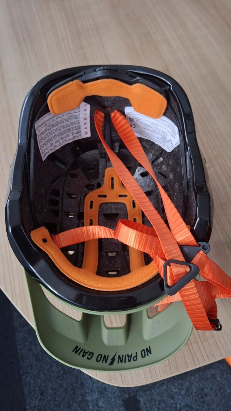 Prodám přilbu Dynafit TLT zelená oranžová