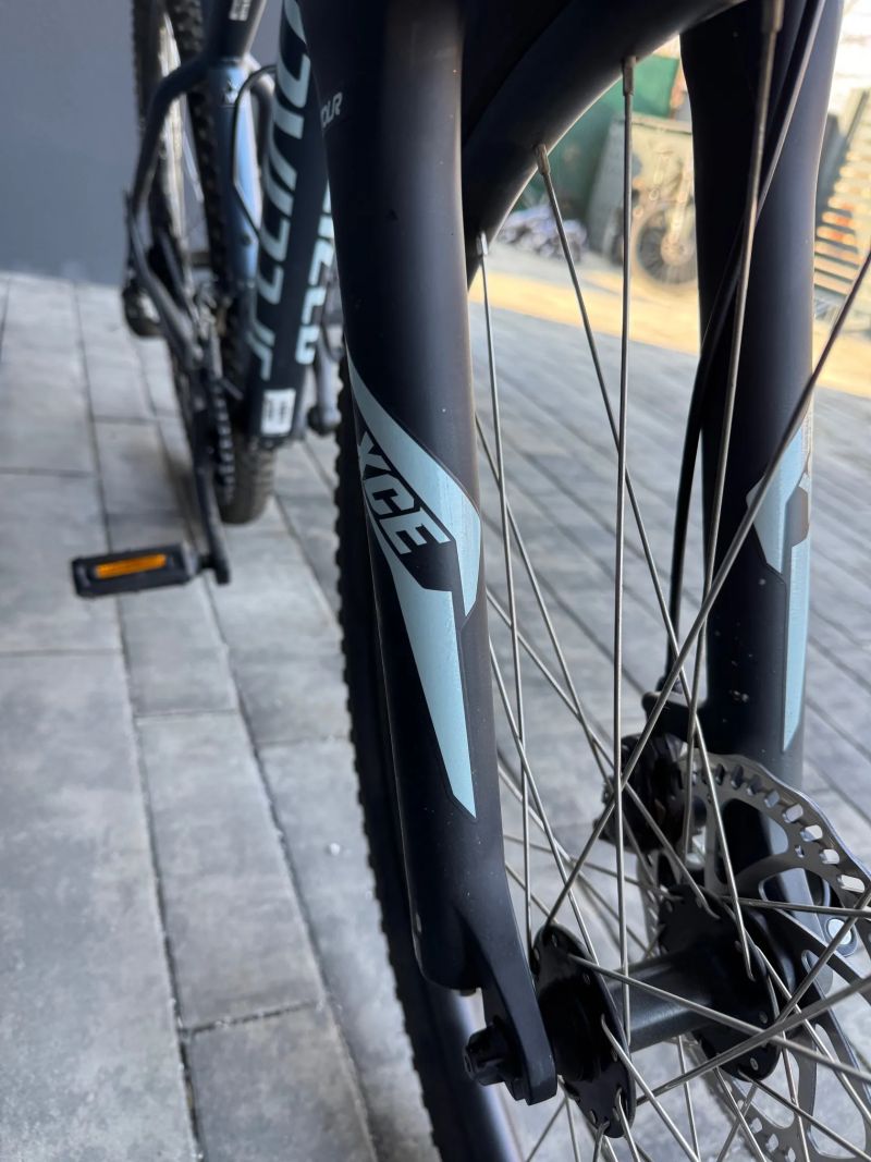 Specialized ROCKHOOPER 29" kód výrobce 91522-7903 najeto cca 100 km, velikost M 