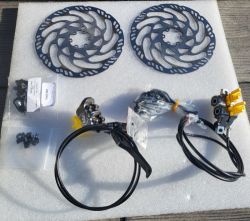 Brzdy Magura MT 7 včetně 2 ks kotoučů 203 mm