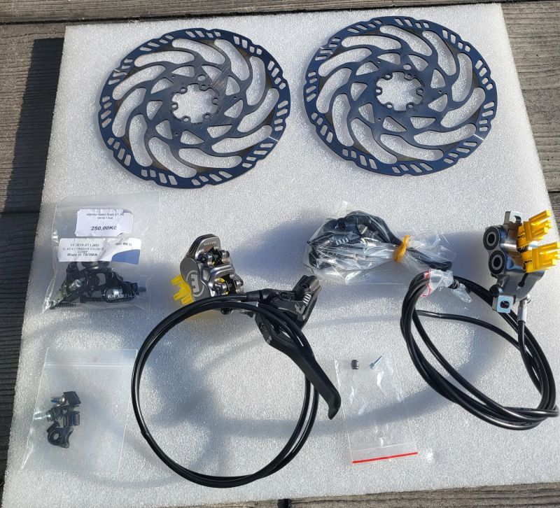 Brzdy Magura MT 7 včetně 2 ks kotoučů 203 mm