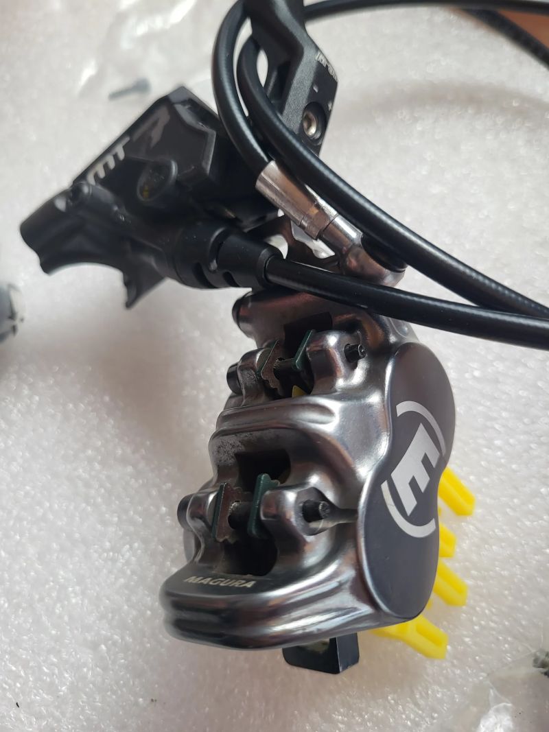 Brzdy Magura MT 7 včetně 2 ks kotoučů 203 mm