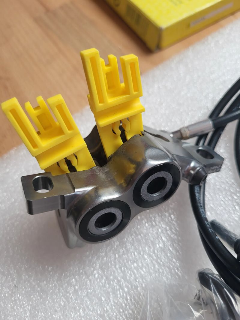 Brzdy Magura MT 7 včetně 2 ks kotoučů 203 mm