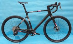 SCOTT Addict Gravel 30 AXS 2025 - atraktivní gravel na Sram Rival AXS – NOVÝ