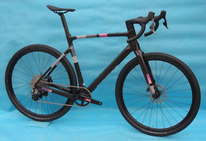 SCOTT Addict Gravel 30 AXS 2025 - atraktivní gravel na Sram Rival AXS – NOVÝ