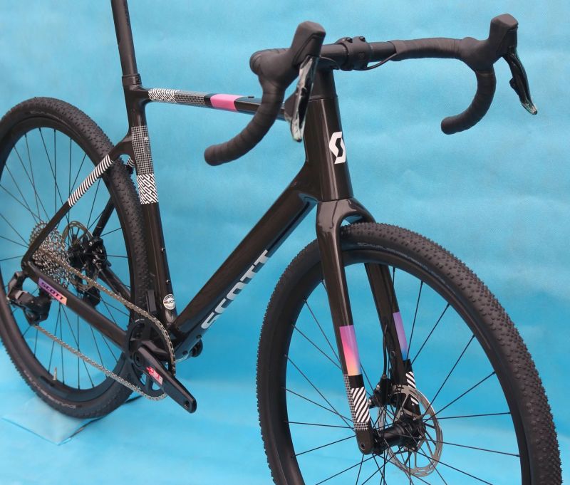 SCOTT Addict Gravel 30 AXS 2025 - atraktivní gravel na Sram Rival AXS – NOVÝ
