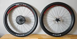 komplet kol: DT Swiss X 1825 Spline BOOST, Maxxis 