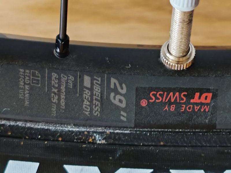 komplet kol: DT Swiss X 1825 Spline BOOST, Maxxis 