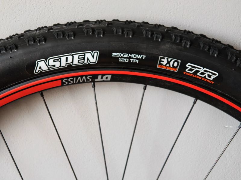 komplet kol: DT Swiss X 1825 Spline BOOST, Maxxis 
