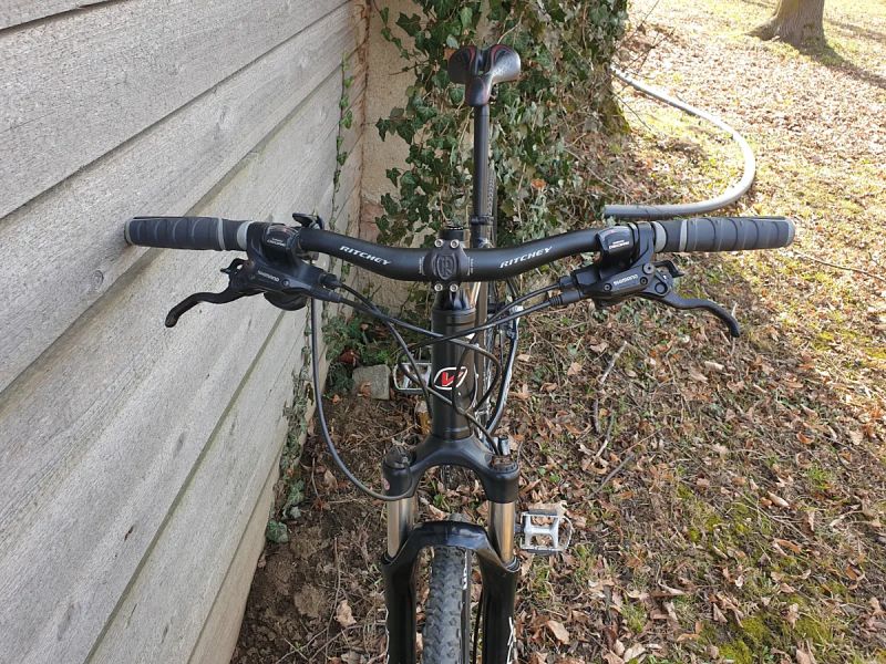 Krosové kolo s kotoučovkami, na postavu 180cm