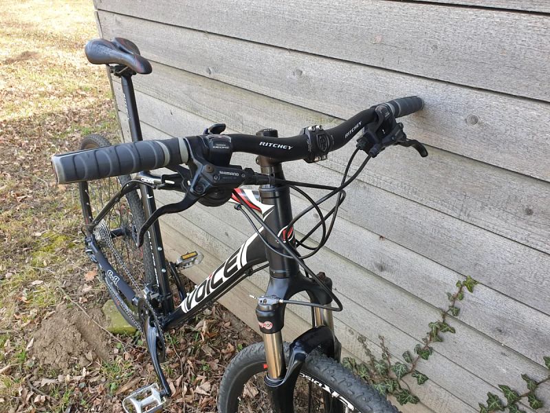 Krosové kolo s kotoučovkami, na postavu 180cm