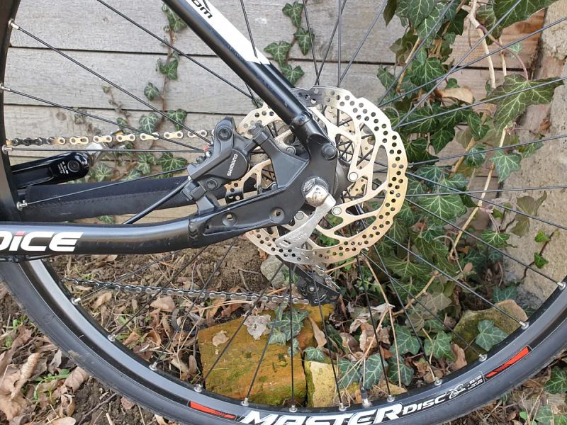 Krosové kolo s kotoučovkami, na postavu 180cm