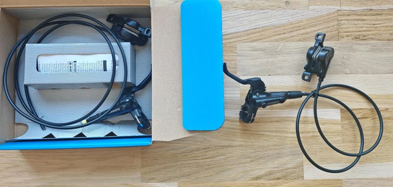 hydraulické kotoučové brzdy Shimano BR-MT501, celý set. 