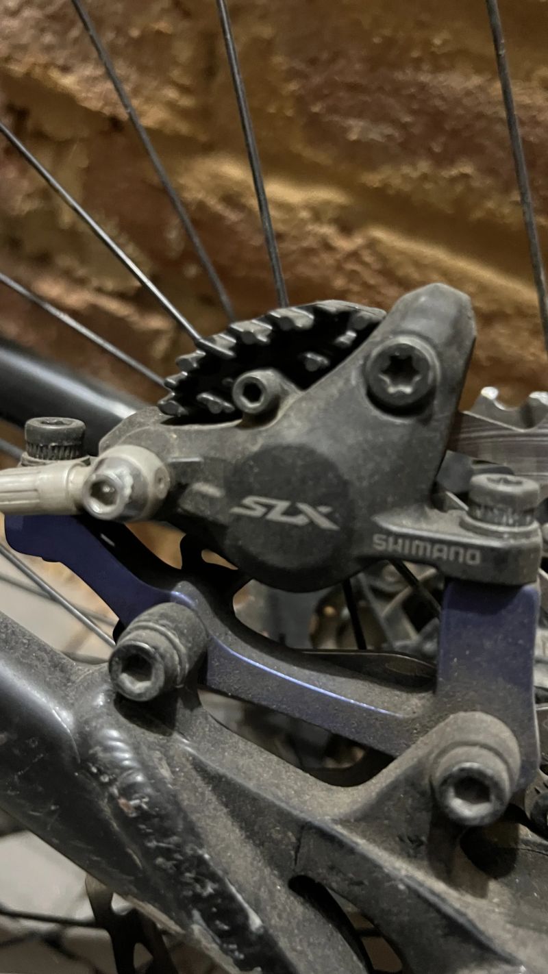 MTB / Dirt díly – Dartmoor rám, RockShox vidlice, Maxxis kola – komplet