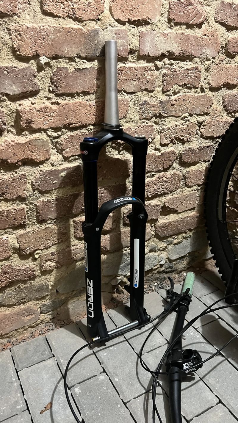 MTB / Dirt díly – Dartmoor rám, RockShox vidlice, Maxxis kola – komplet