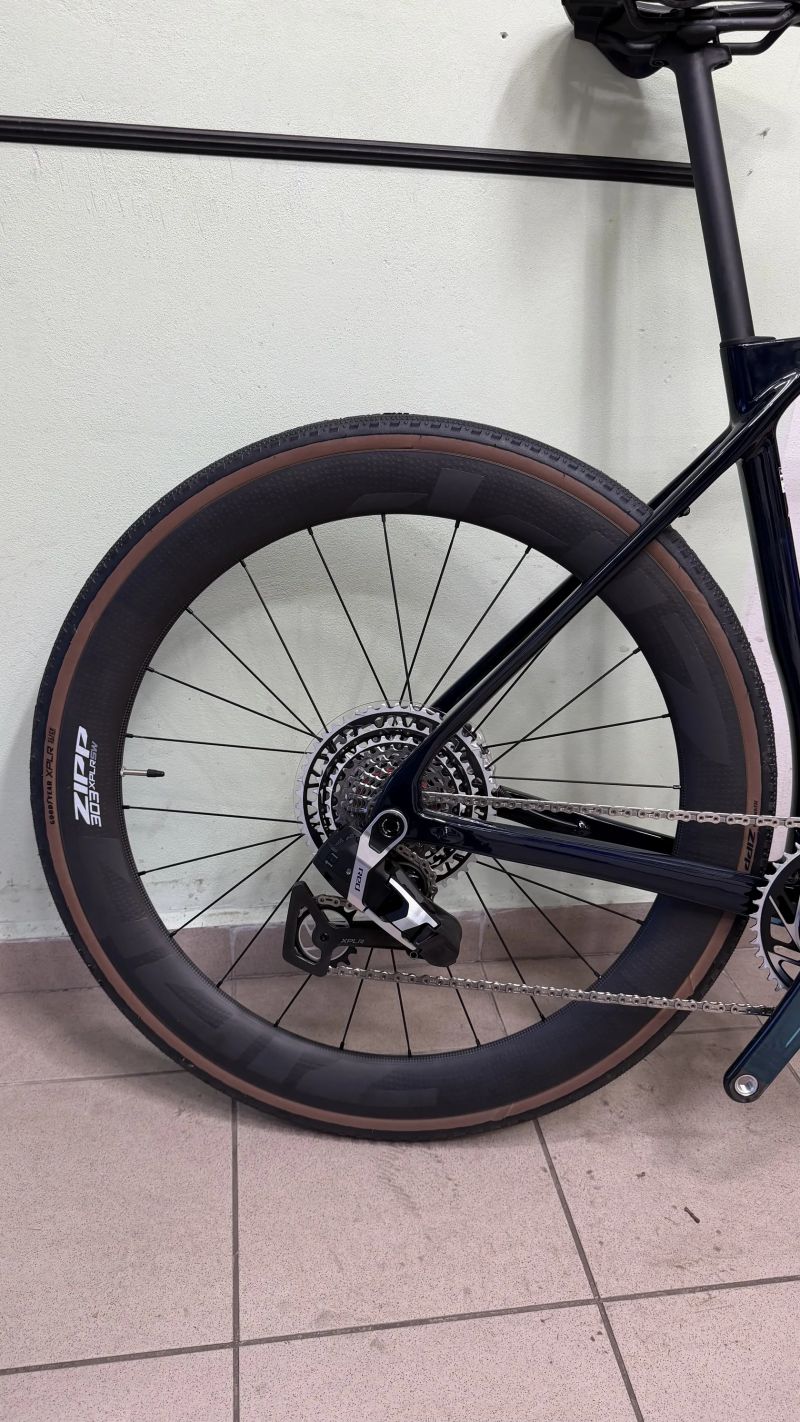 Zipp 303 XPLR SW; 100x12 WHF; 142x12 WHR; 32 IWR; 54 HRI; Centerlock; MAT carbon