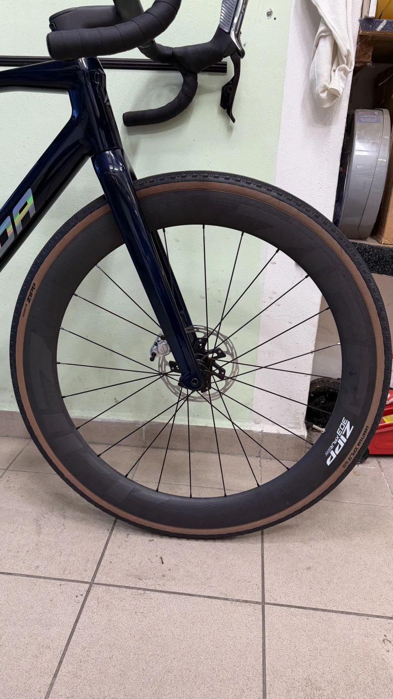 Zipp 303 XPLR SW; 100x12 WHF; 142x12 WHR; 32 IWR; 54 HRI; Centerlock; MAT carbon