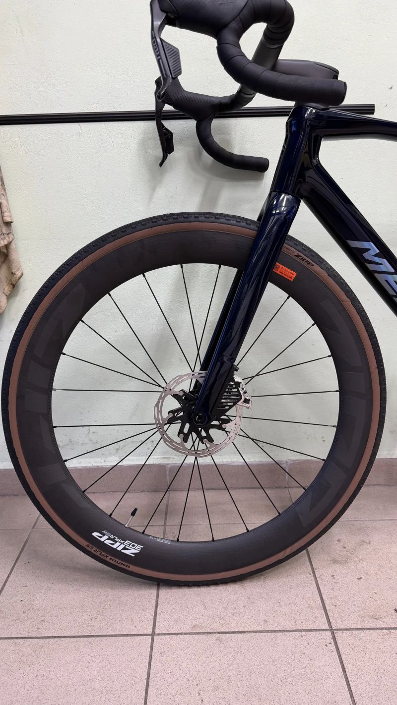 Zipp 303 XPLR SW; 100x12 WHF; 142x12 WHR; 32 IWR; 54 HRI; Centerlock; MAT carbon