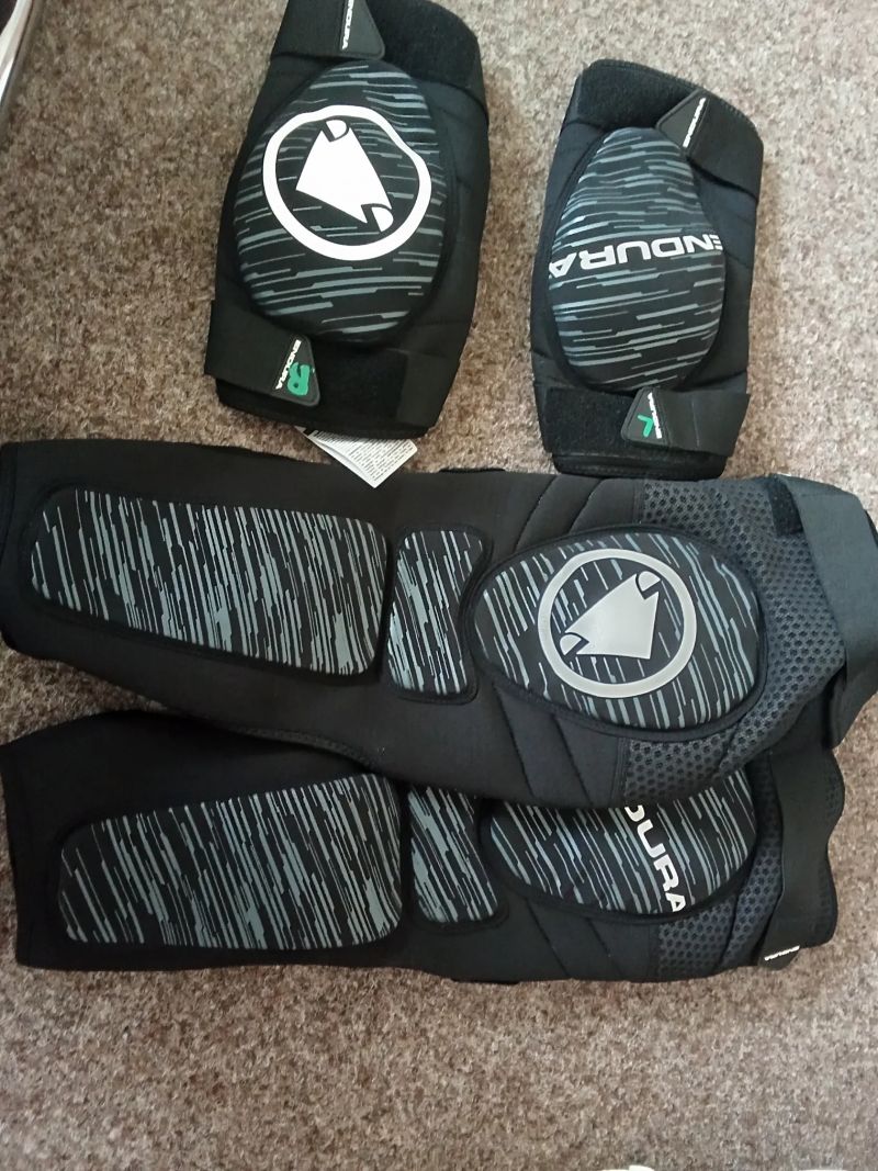 Endura singletrack ll, lokty a koleno/holeně 