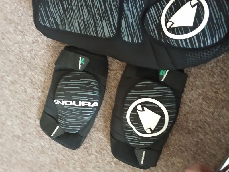 Endura singletrack ll, lokty a koleno/holeně 