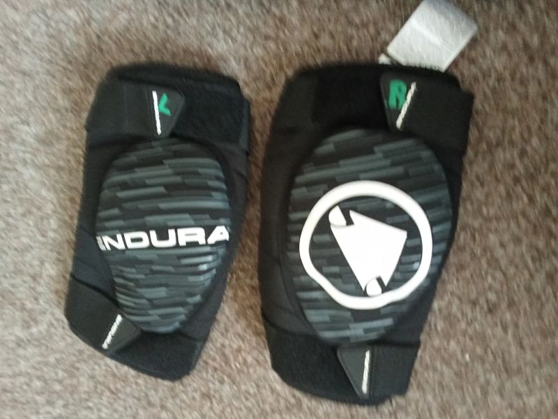 Endura singletrack ll, lokty a koleno/holeně 