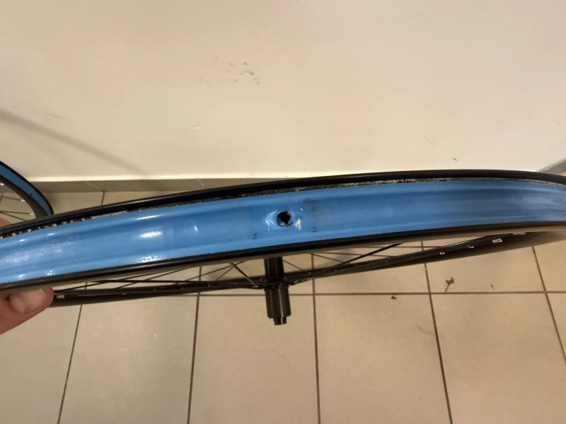 Silniční kola shimano, hliník, najeto max 300 km, s kotoučema, na 11/12 kazetu, ořech HG