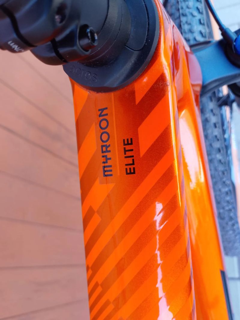 KTM Myroon Elite