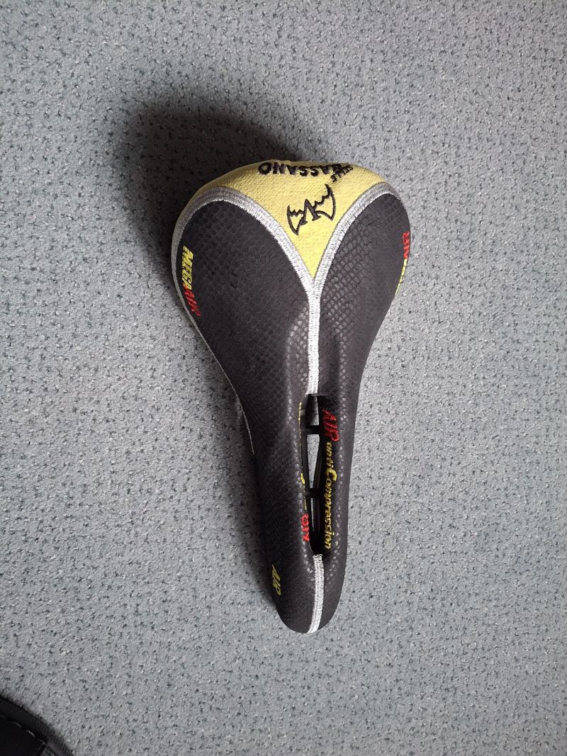Sedlo Selle Basano Vuelta Mega Air anti compression