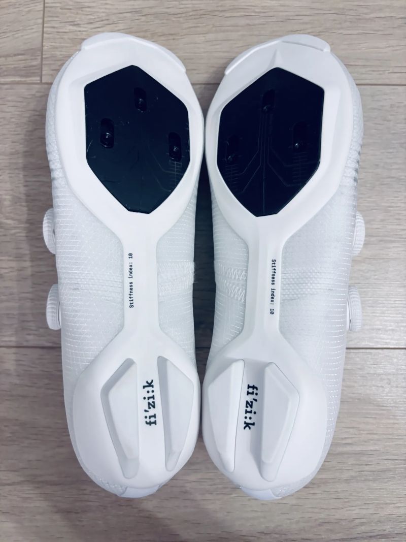 Silniční tretry Fizik Vega Carbon, vel. 42.5