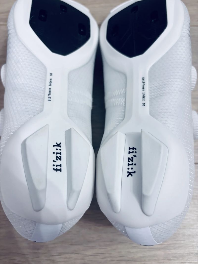 Silniční tretry Fizik Vega Carbon, vel. 42.5