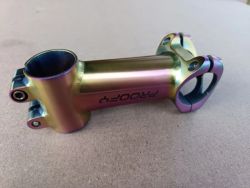 Titanový představec