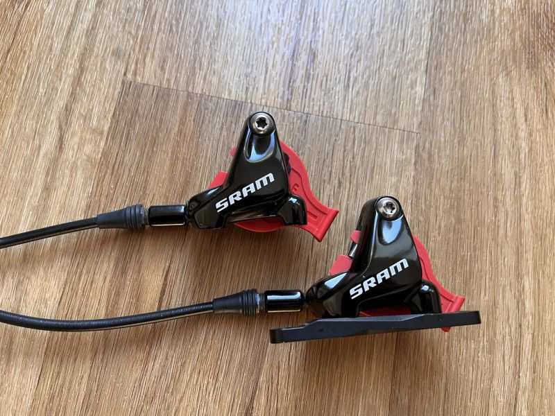 Páky a brzdové třmeny SRAM APEX