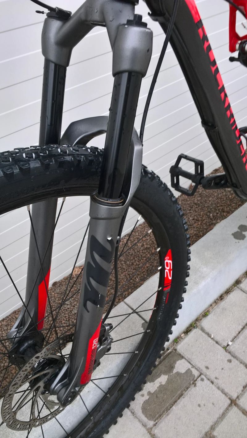 CELOODPRUŽENÉ HORSKÉ KOLO ROCKRIDER L