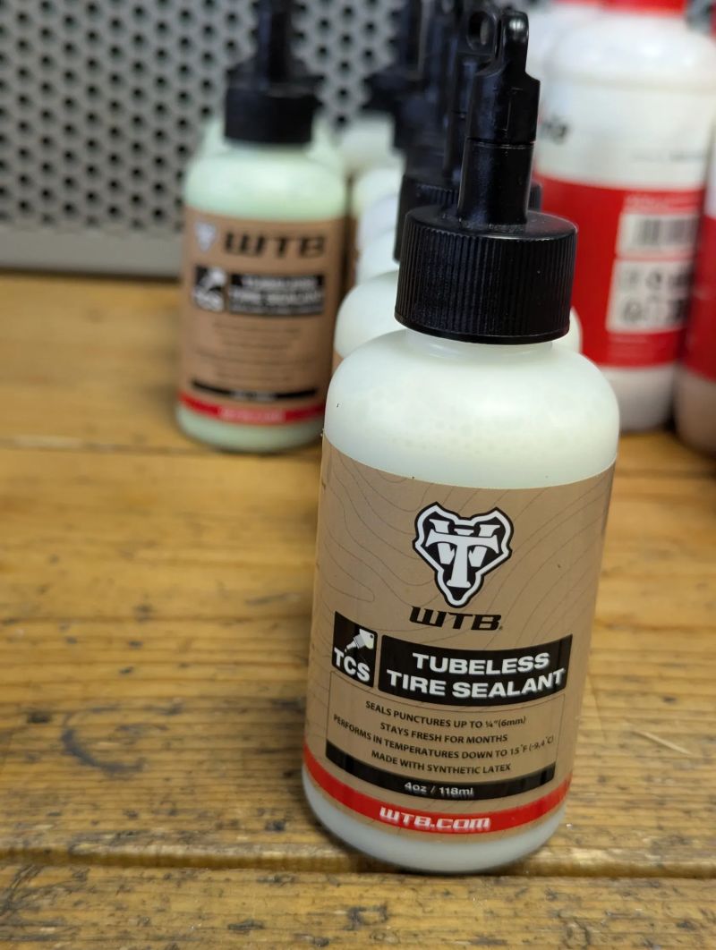 Tmely Vittoria, WTB, Bontrager