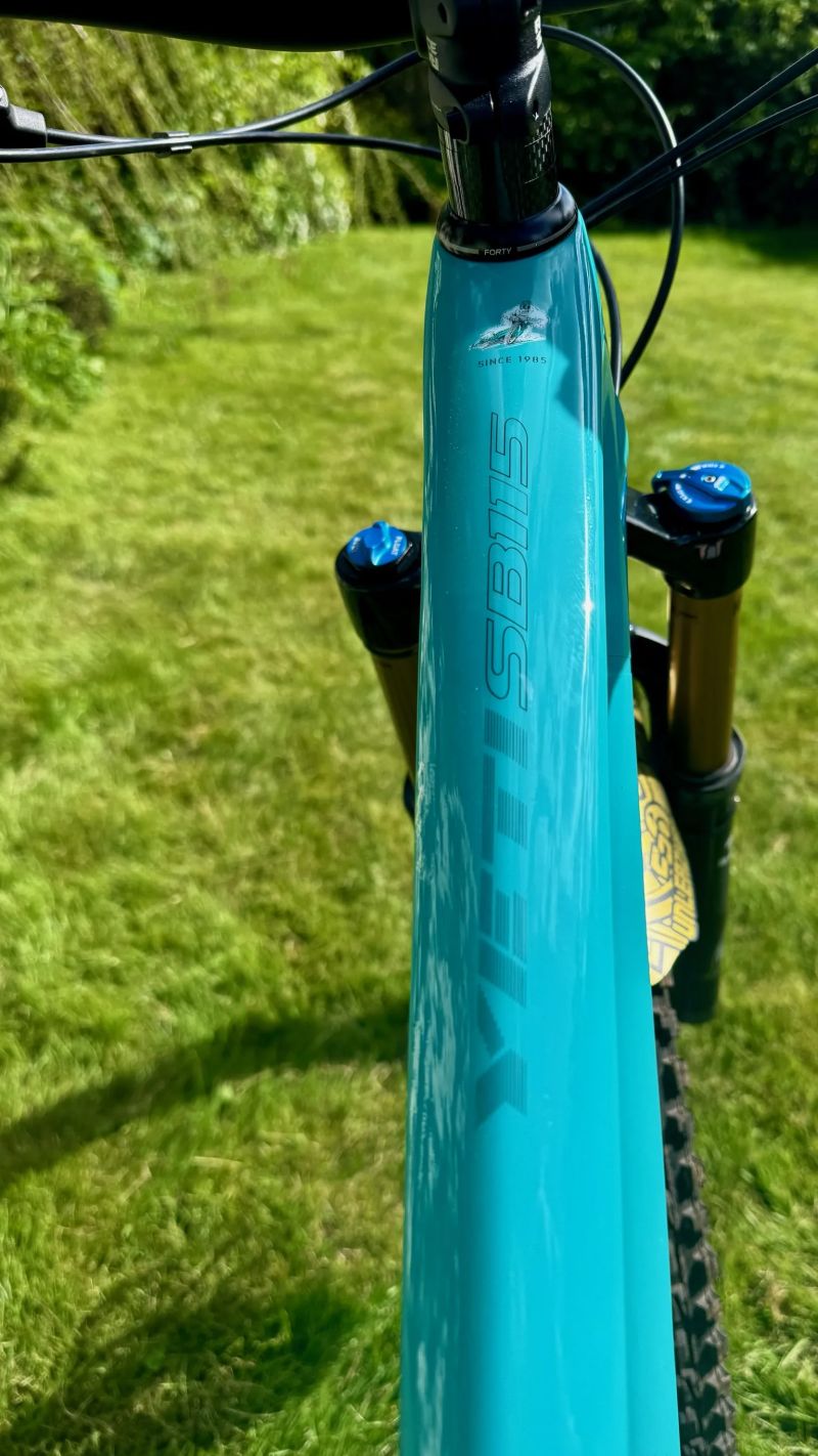 Yeti SB115 C2 – „dream build“, TOP stav, kompletně v kashimě, minimálně jeté