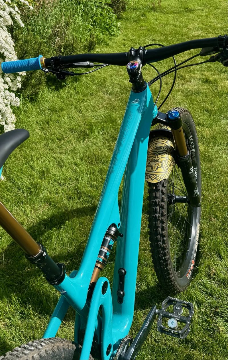 Yeti SB115 C2 – „dream build“, TOP stav, kompletně v kashimě, minimálně jeté