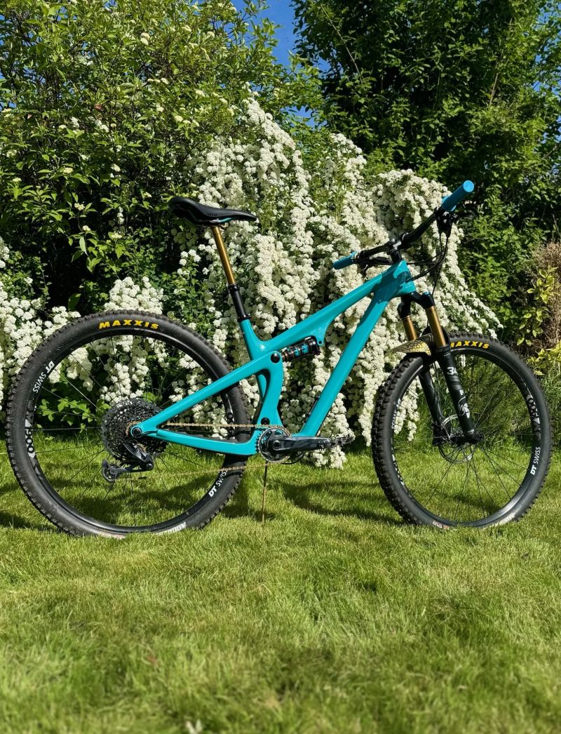 Yeti SB115 C2 – „dream build“, TOP stav, kompletně v kashimě, minimálně jeté