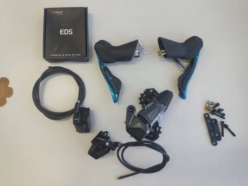 Nové elektrické silniční řazení Wheeltop RA7100 GS 2x11-13, brzdové třmeny