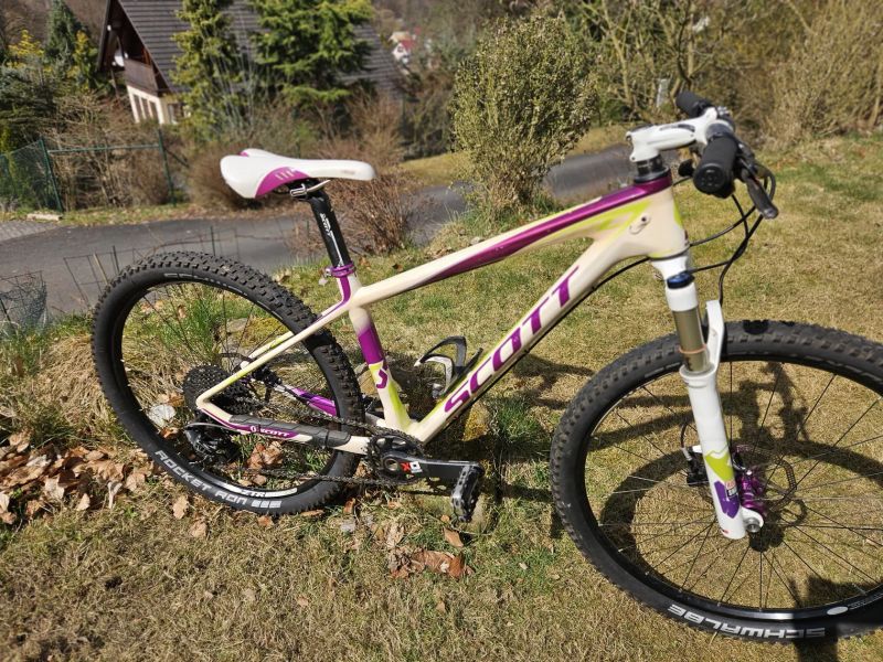 Závodní karbonový Scott 9,8kg